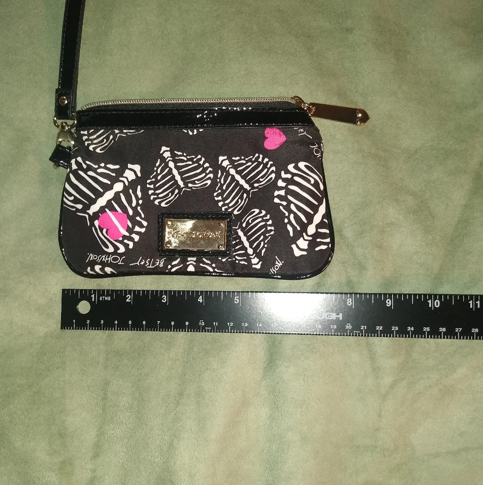 Betsey Johnson Wristlet Ribcage Heart Print EUC Black Patent Leather Trim